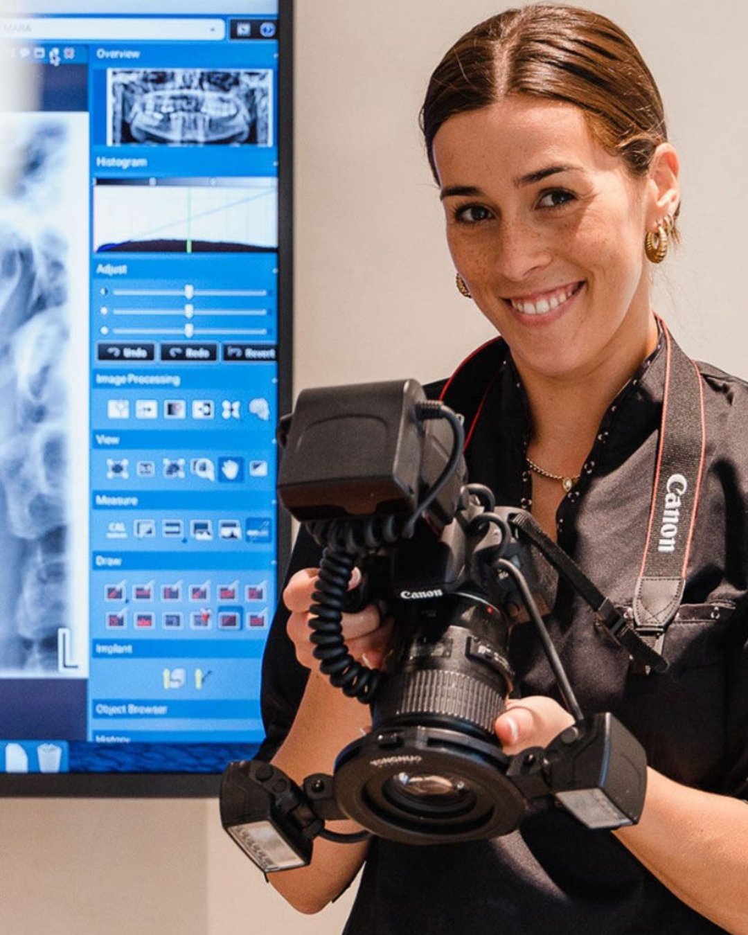 Dra.Luísa Gordalina Prosthodontics specialist with postgraduate training in Biomimetic Oral Rehabilitation and a three-year full-time Prosthodontics program at the University of Lisbon.